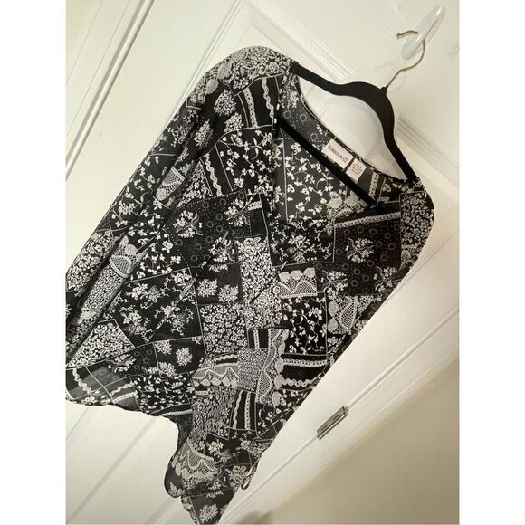 Fashion Bug Tops - Fashion Bug women’s blouse size 30/32 black white